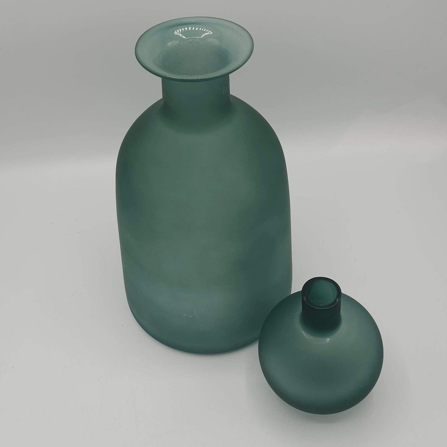 Carafe Design en Verre Dépoli Vert Émeraude – Carafe à Eau & Objet Déco Premium