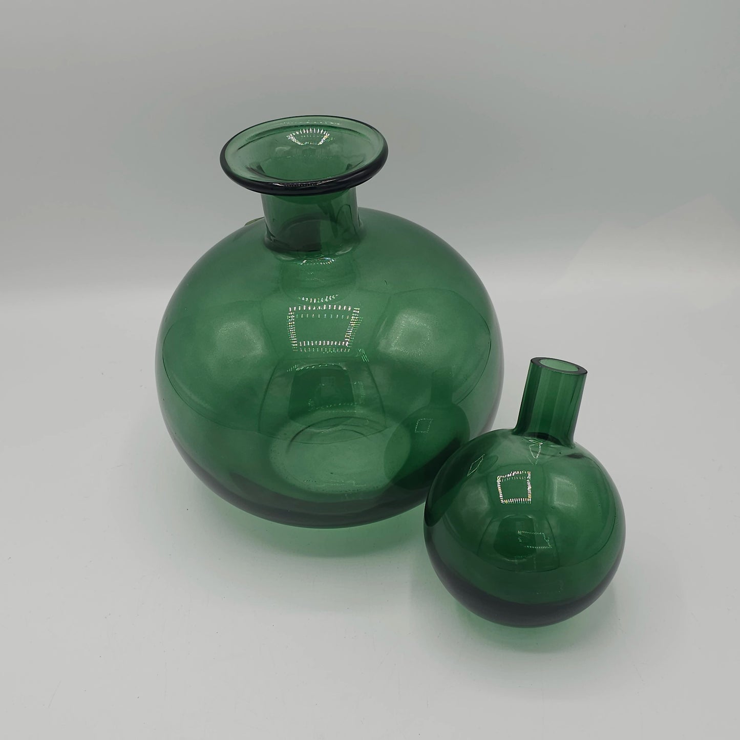 Carafe Sphérique en Verre Vert Émeraude – Flacon Décoratif Haute Couture