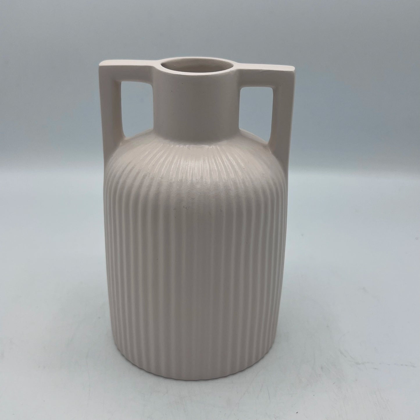Vase Amphore Contemporain en Céramique Striée – Beige Nude