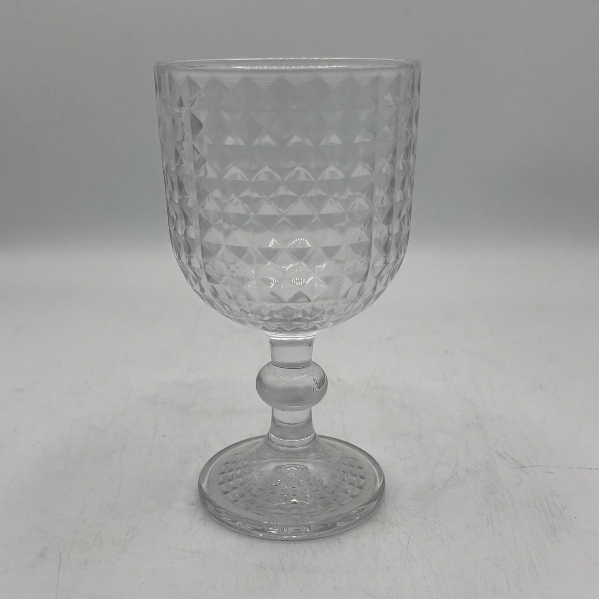 Verre à Pied Relief Diamant - Verrerie Élégante et Chic