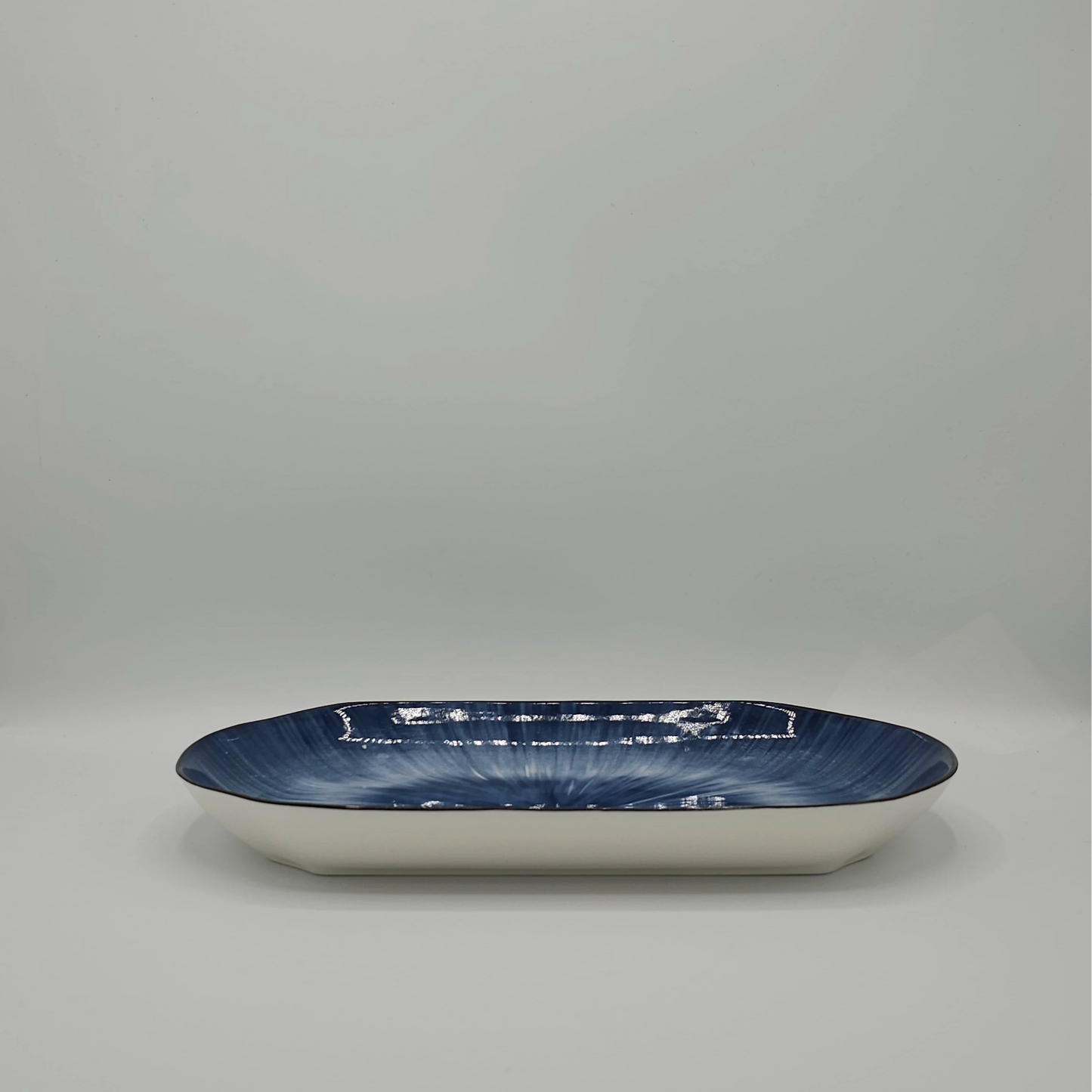 Plat de Service Ovale "Cosmos" – Grès Émaillé Bleu Abyssal & Effet Soleil