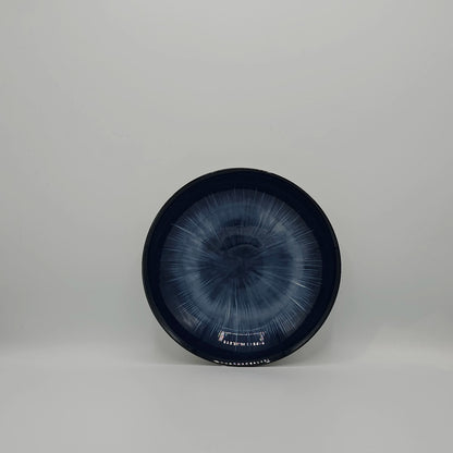Assiette Creuse Design "Éclat Stellaire" – Grès Émaillé Bleu Nuit et Noir Artisanal