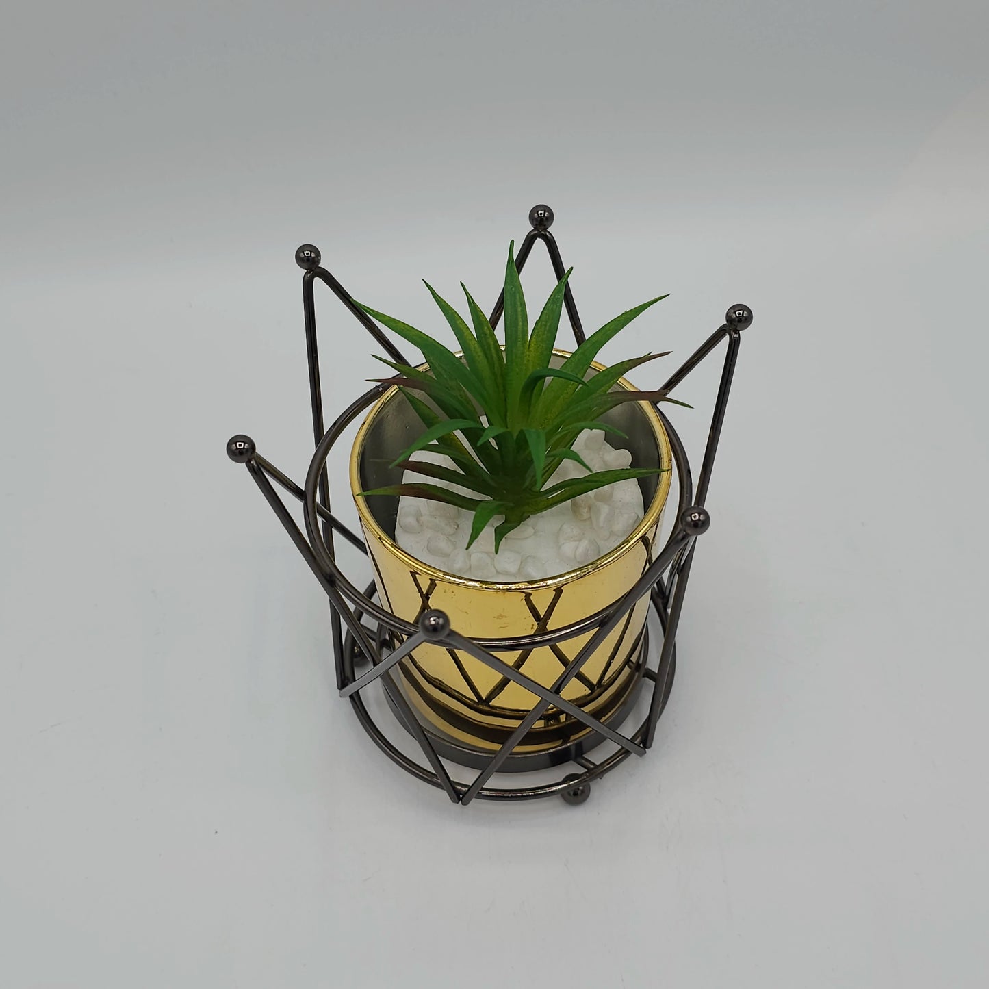 Plante Succulente Artificielle en Pot Doré et Support Couronne Royale – Déco Chic & Glamour