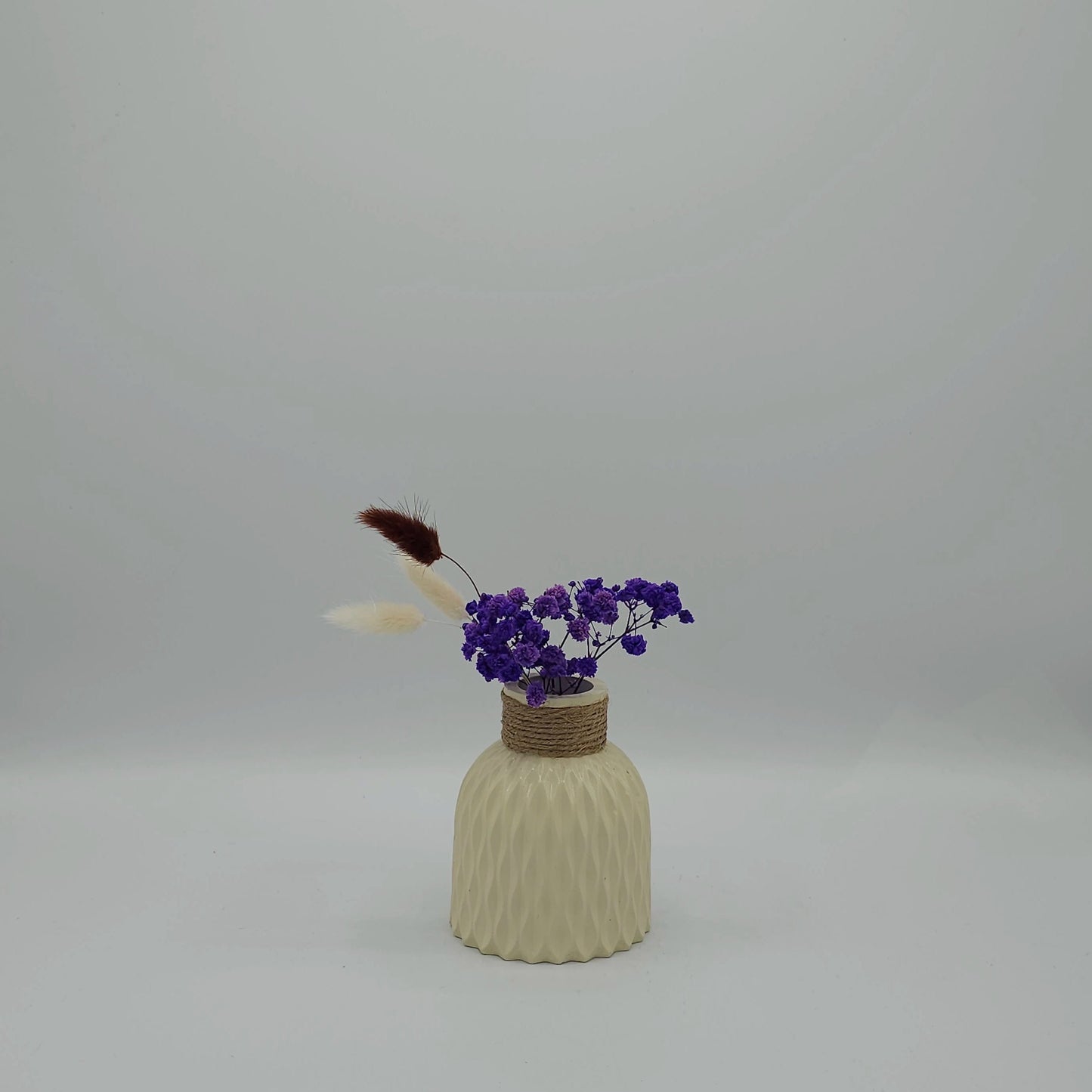 Mini Vase en Céramique Texturée – Bouquet de Fleurs Séchées Violettes & Style Bohème