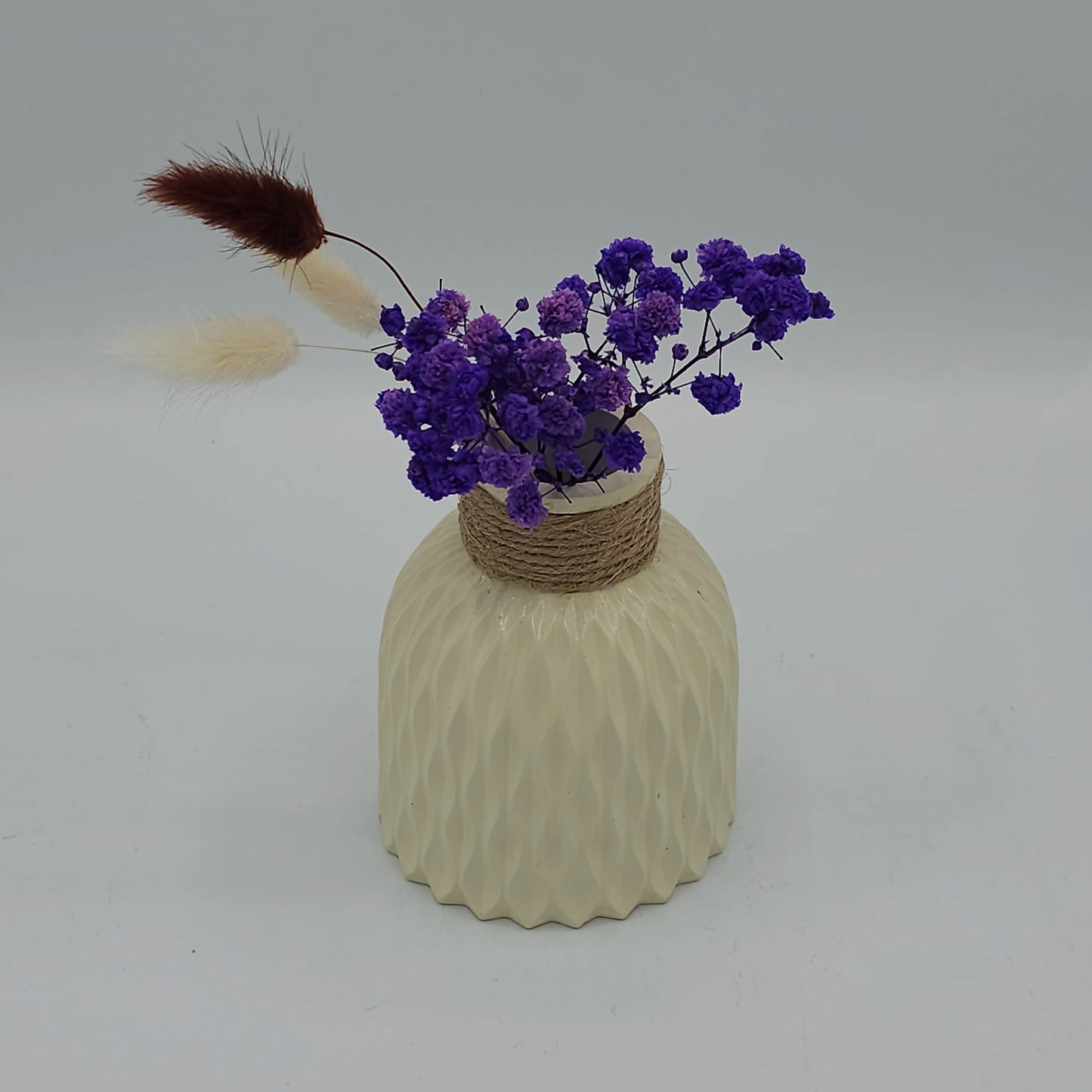 Mini Vase en Céramique Texturée – Bouquet de Fleurs Séchées Violettes & Style Bohème