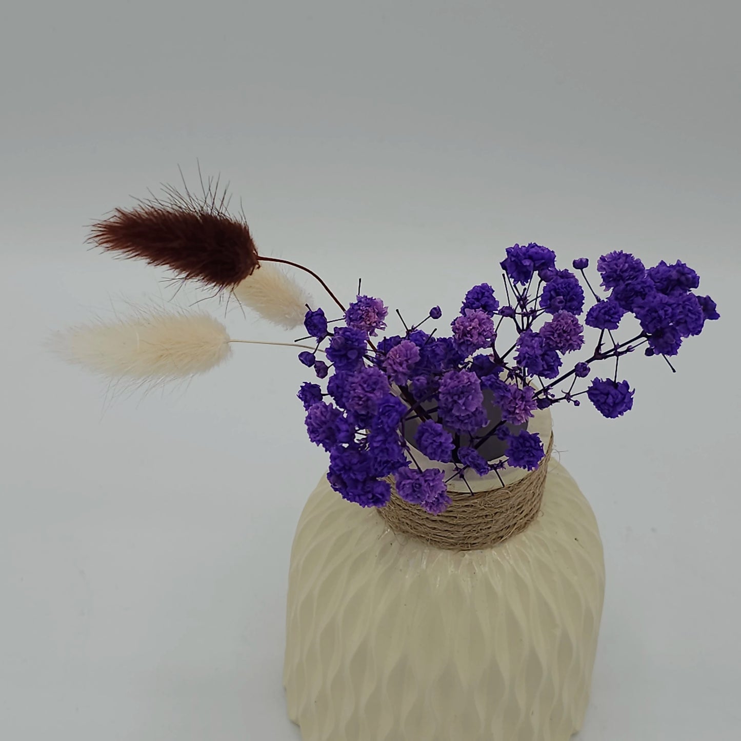 Mini Vase en Céramique Texturée – Bouquet de Fleurs Séchées Violettes & Style Bohème