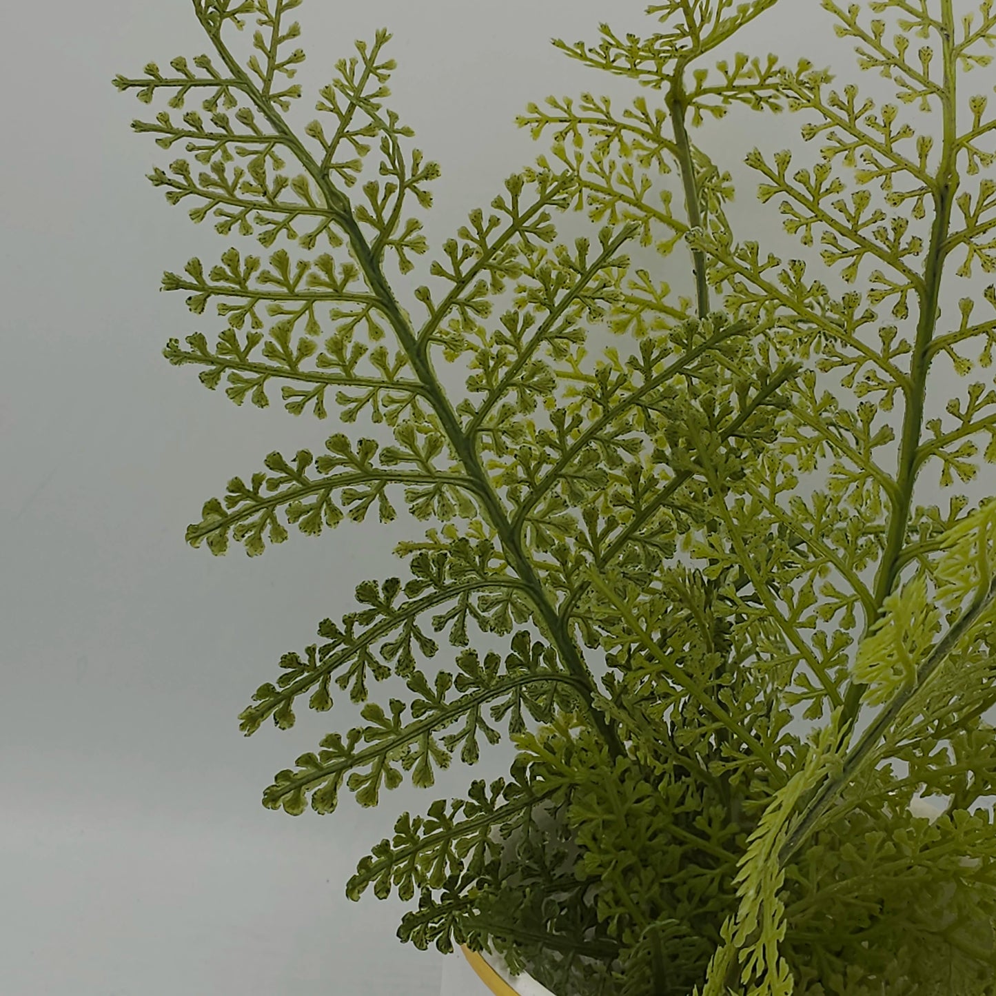 Plante de Fougère Artificielle en Pot Blanc Chic – Déco Intérieure Naturelle & Élégante