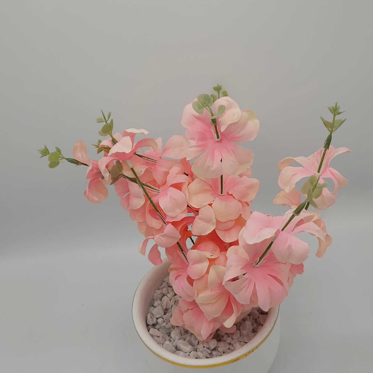 Plante Fleurie Artificielle en Pot Chic – Bouquet Rose Poudré & Liseré Doré