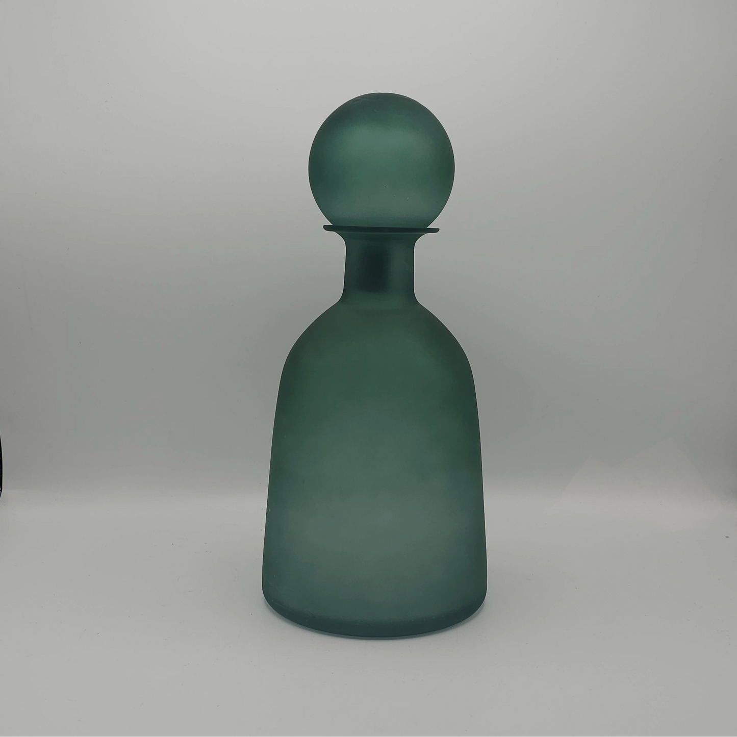 Carafe Design en Verre Dépoli Vert Émeraude – Carafe à Eau & Objet Déco Premium
