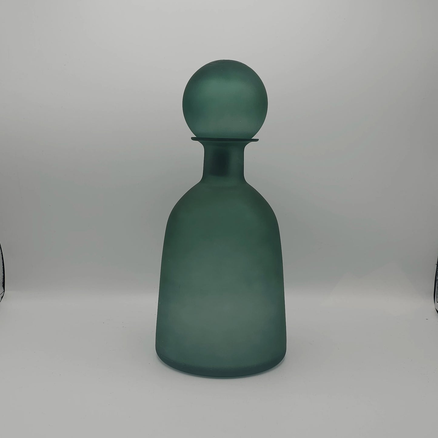 Carafe Design en Verre Dépoli Vert Émeraude – Carafe à Eau & Objet Déco Premium