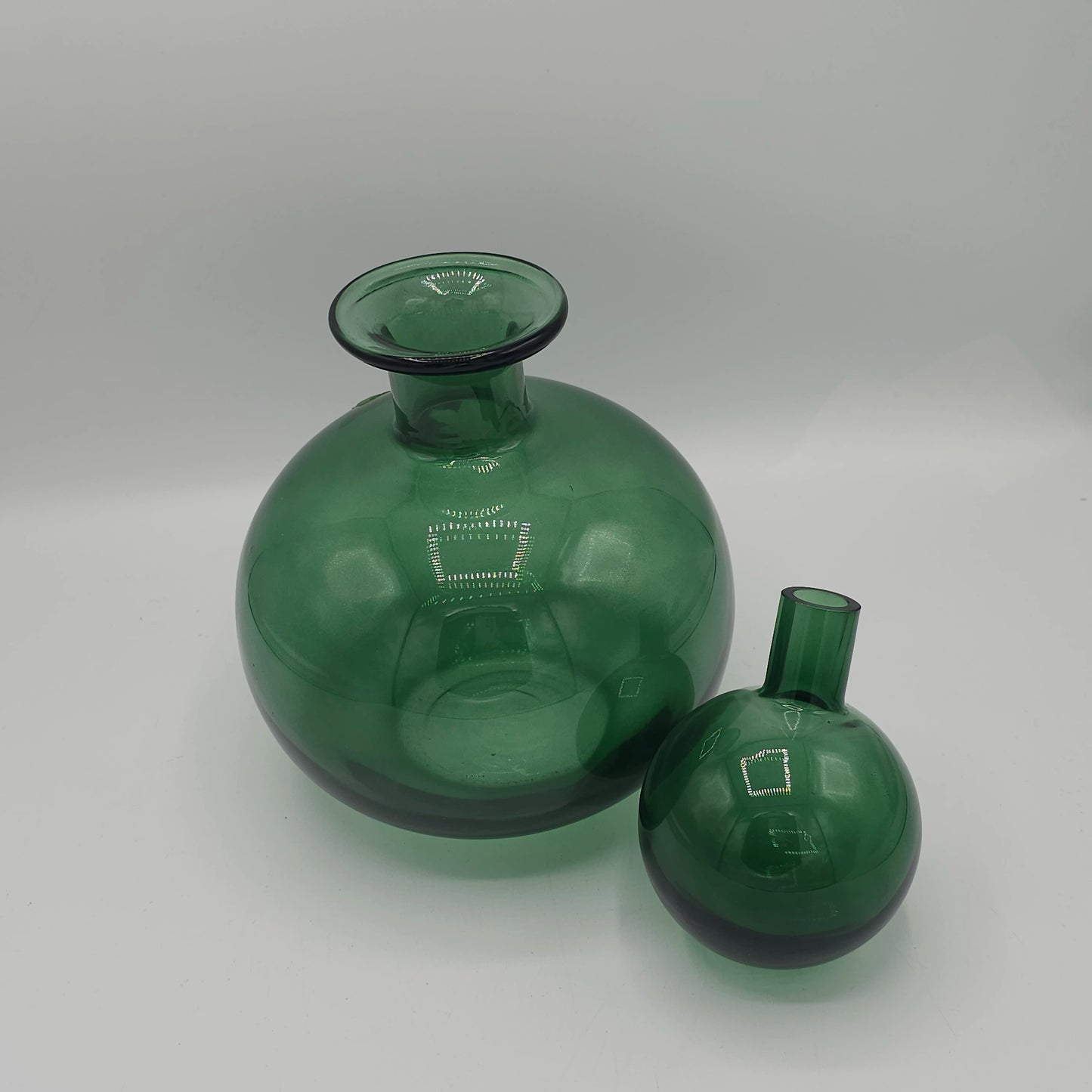 Carafe Sphérique en Verre Vert Émeraude – Flacon Décoratif Haute Couture