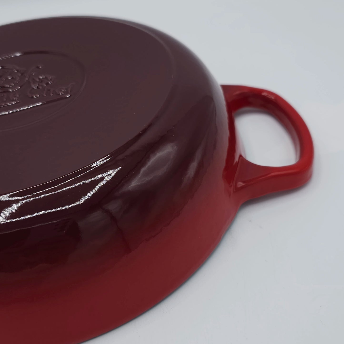Tajine en Fonte Émaillée Rouge Cerise | Cloche de Cuisson Artisanale Premium