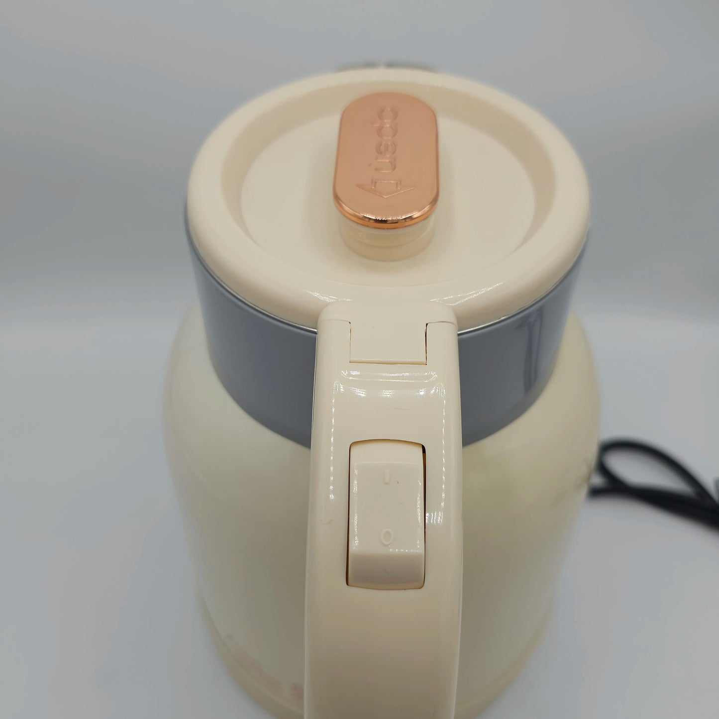 Bouilloire Sans Fil Sonashi SKT-1822 - 1.8L - Design Élégant et Sécurisé
