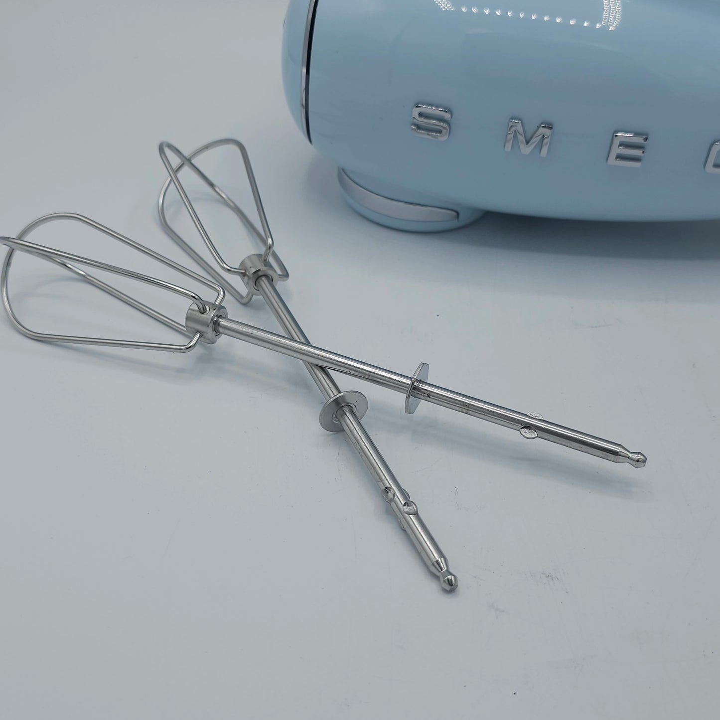 Batteur Électrique Vintage SMEG HMF01 – Style Années 50