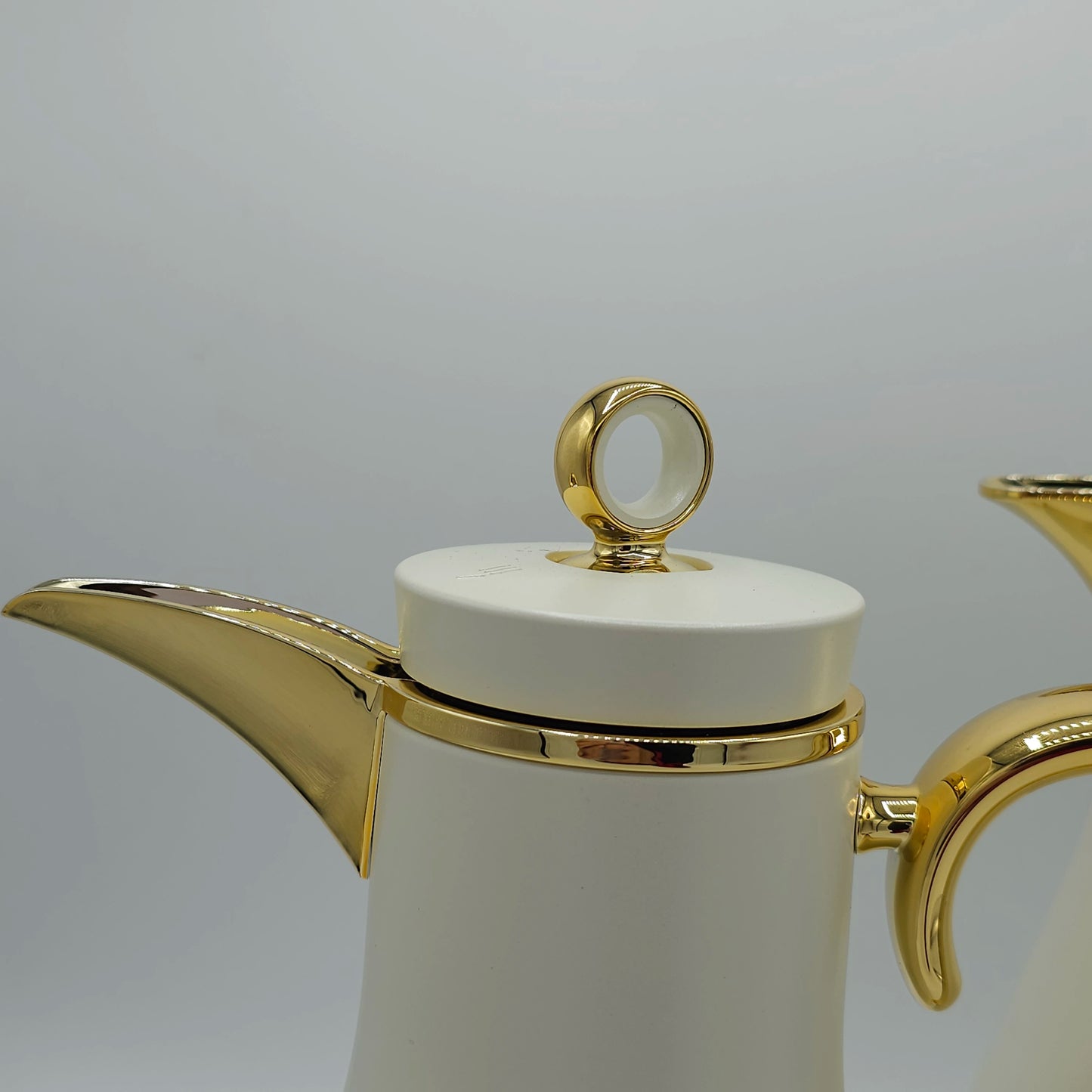 Set de 2 Cafetières/Théières Élégance Alpha – Design Moderne Blanc et Or