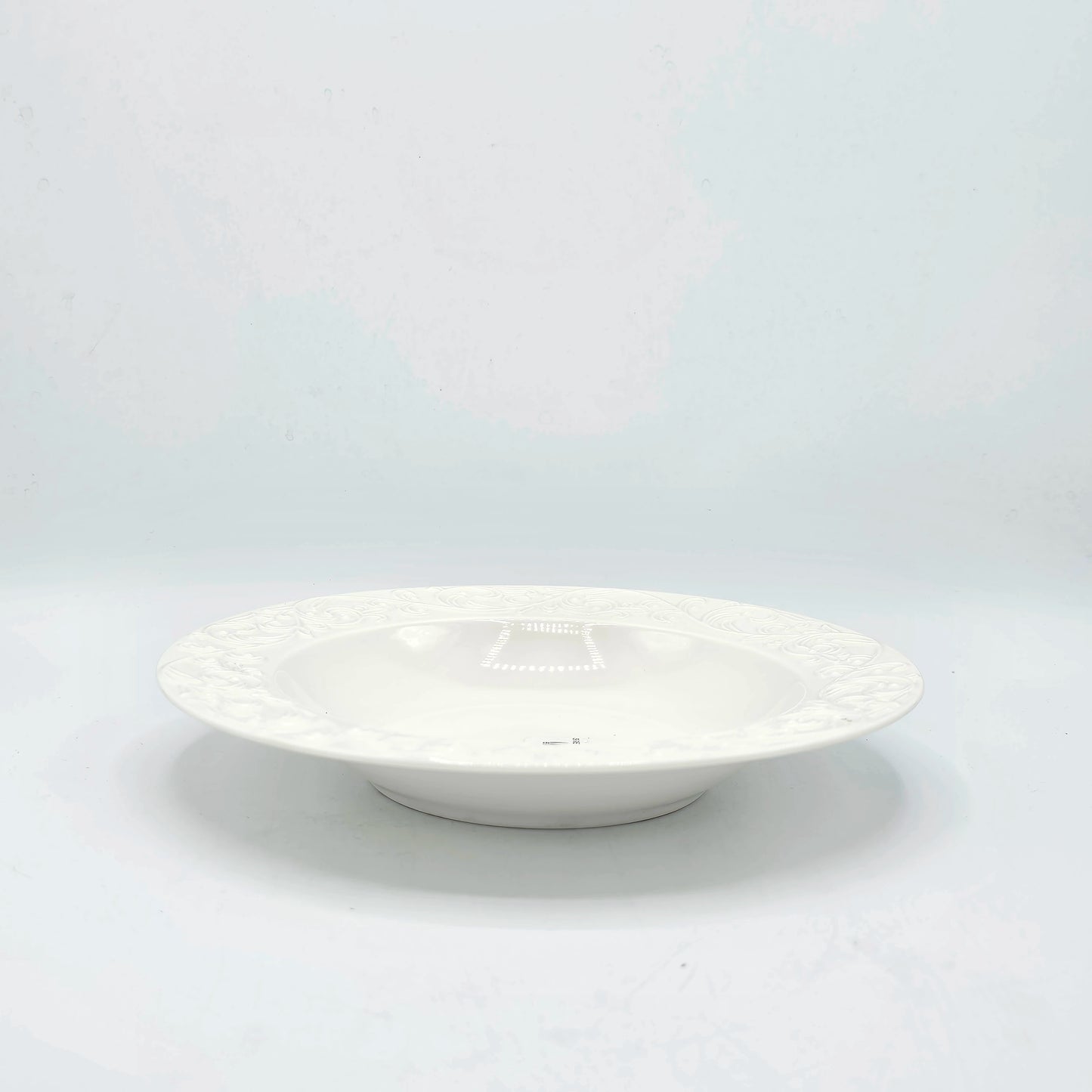 Assiette Creuse Blanche à Reliefs Arabesques - 9 cm