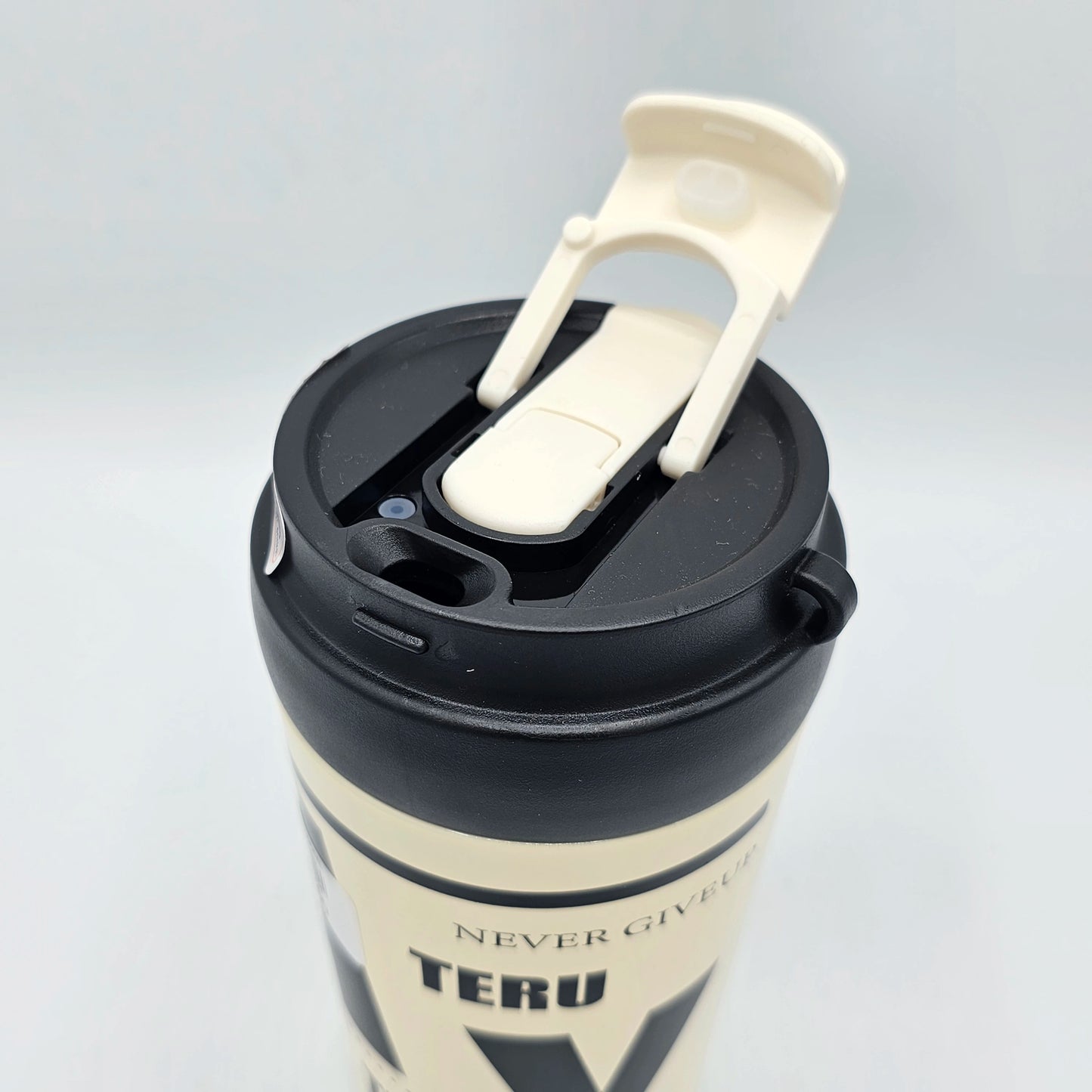Mug de Voyage Isotherme Inox "Never Give Up" - Design Urbain Beige