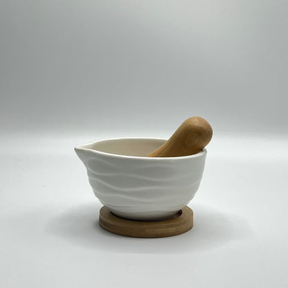 Set Mortier et Pilon en Céramique Blanche avec Socle en Bambou