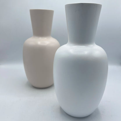 Vase Minimaliste en Céramique Mate – Design Épuré