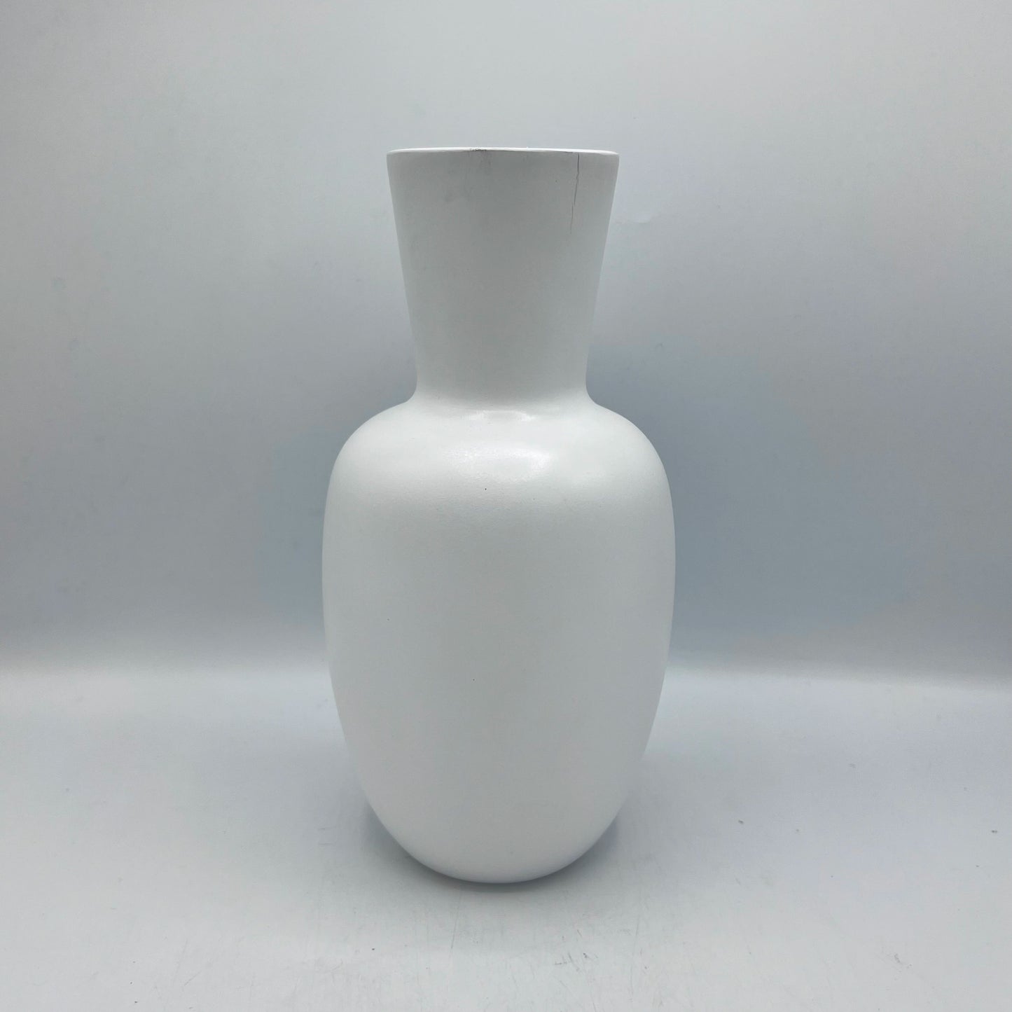 Vase Minimaliste en Céramique Mate – Design Épuré