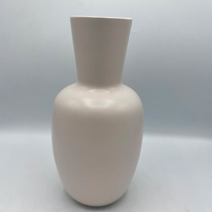 Vase Minimaliste en Céramique Mate – Design Épuré