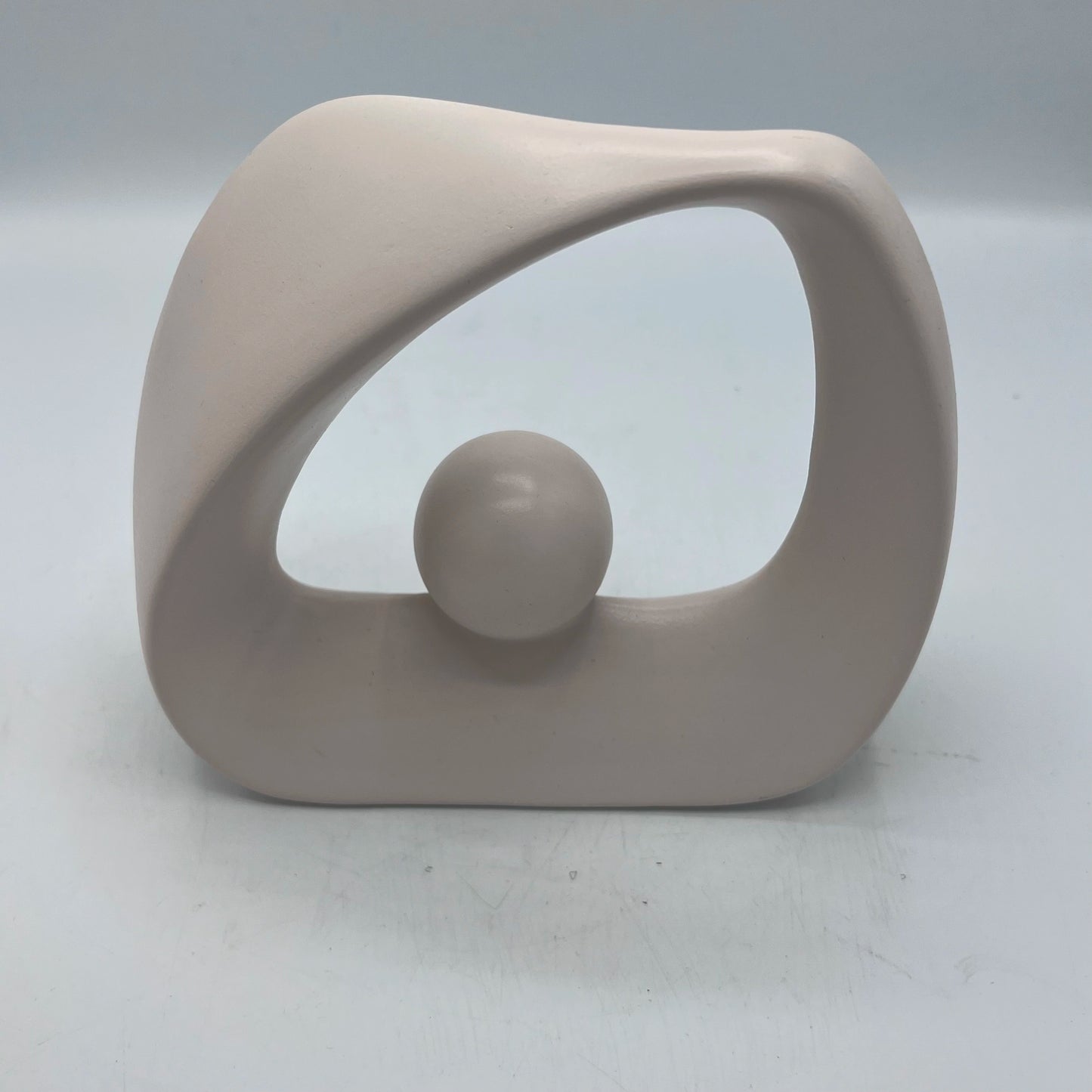 Sculpture Décorative Abstraite Organique – Céramique Mate Nude
