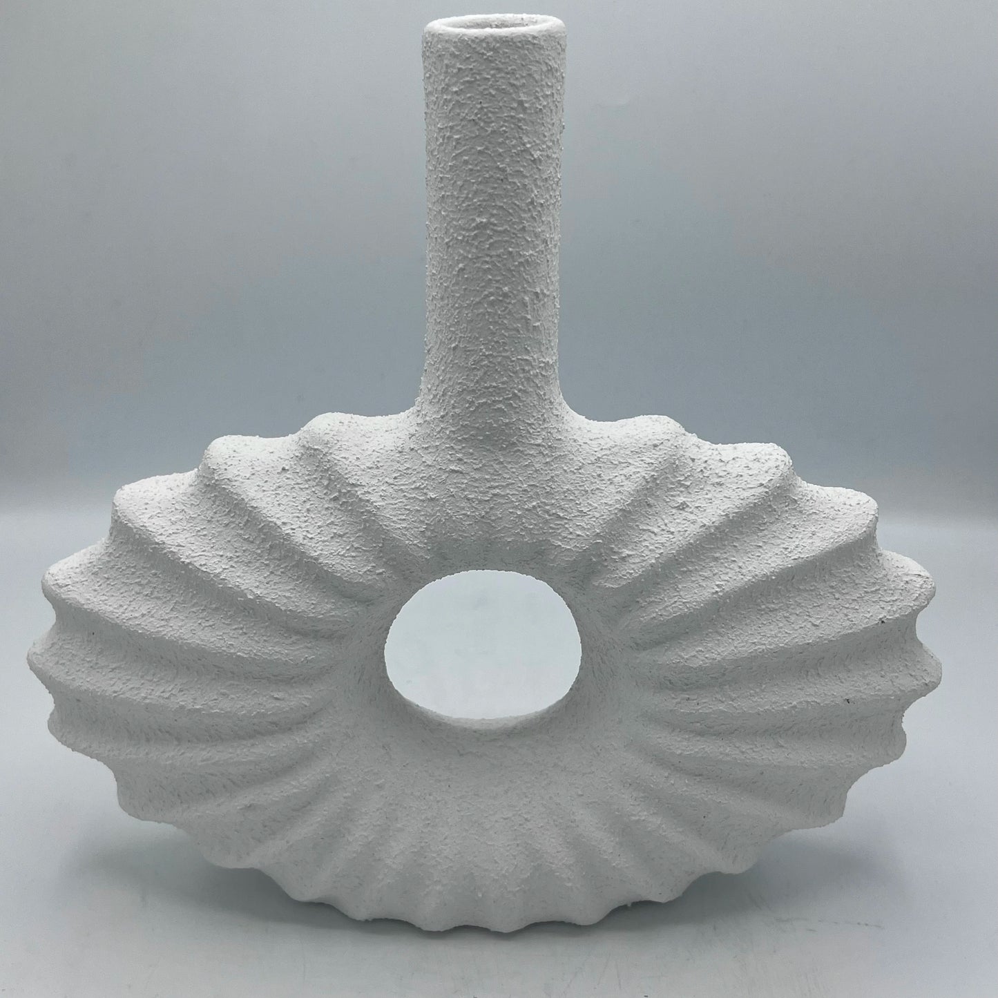Vase Sculptural Ajouré Éventail – Finition Texturée Effet Pierre