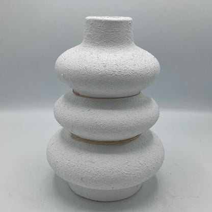 Vase Sculptural Superposé Blanc Texturé – Effet Pierre