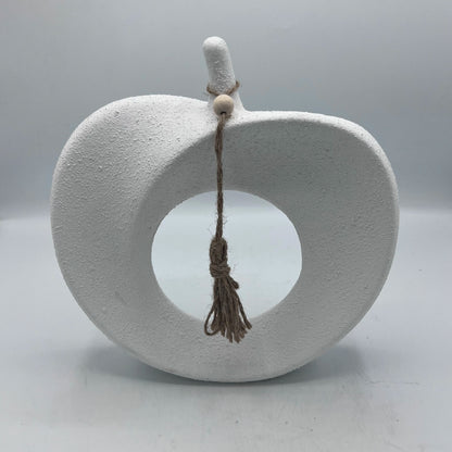 Sculpture Décorative Pomme Ajourée – Finition Texturée Blanche