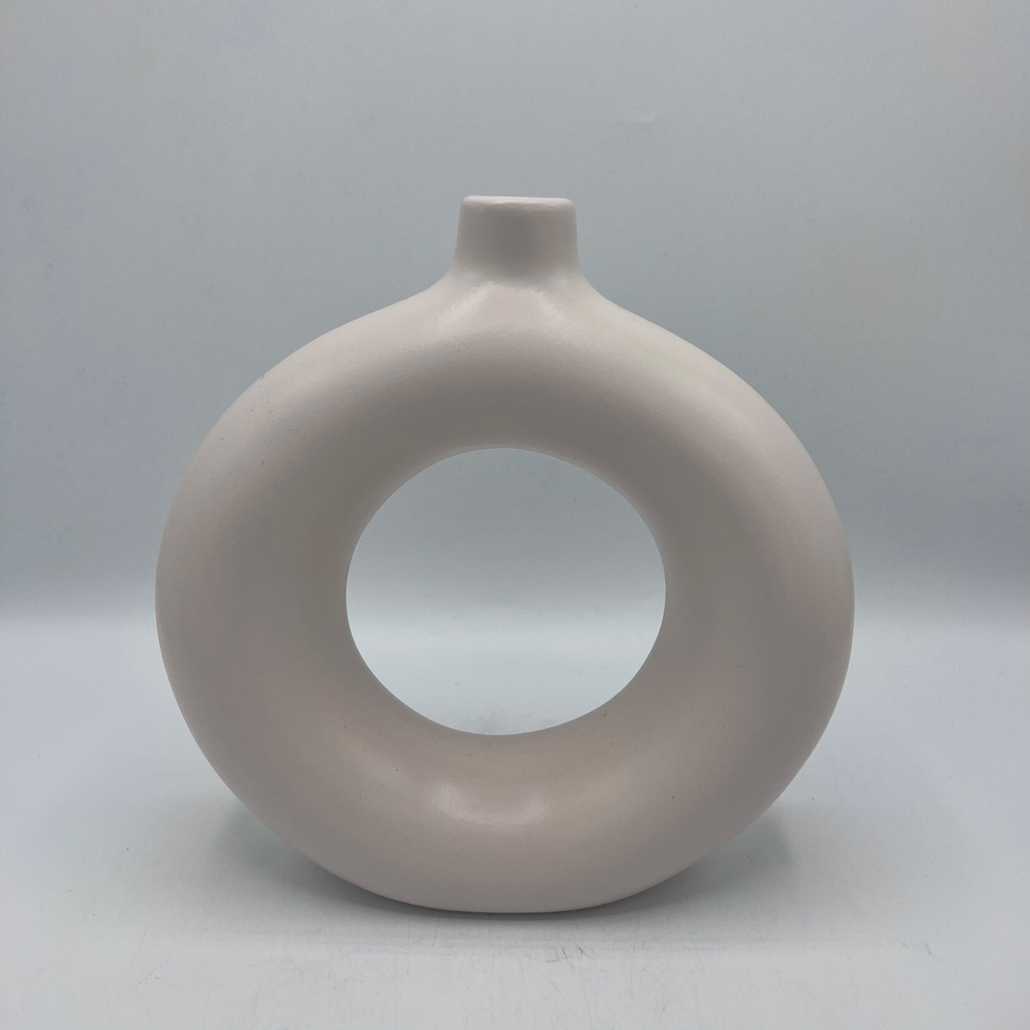 Vase Sculptural Donut à Col Court – Céramique Mate Minimaliste