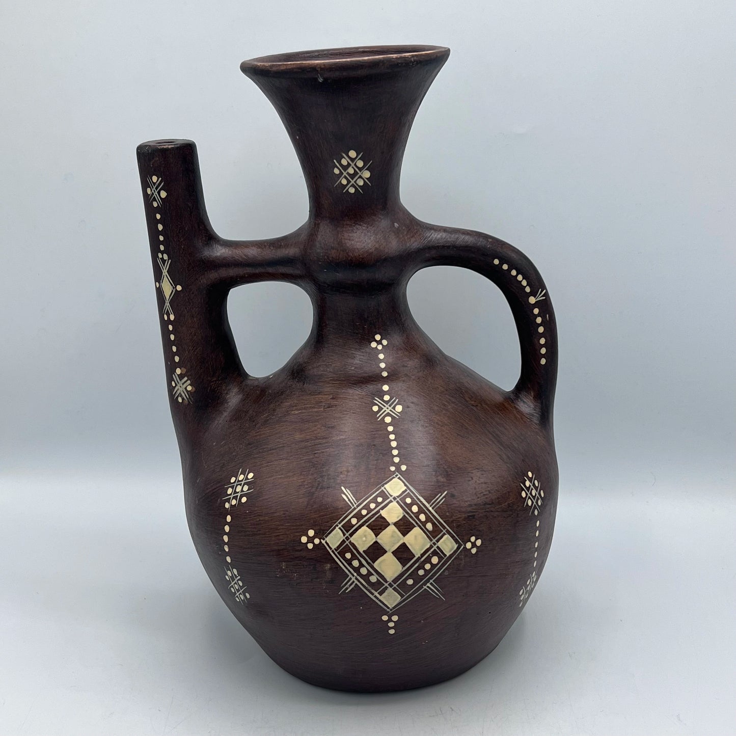 Vase Berbère Traditionnel en Terre Cuite Décoré - Pièce Unique d'Artisanat