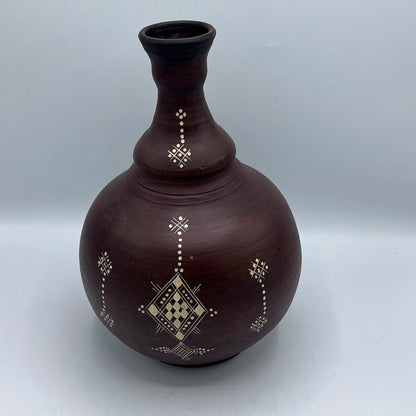 Vase Bouteille Berbère Artisanal en Terre Cuite Gravée