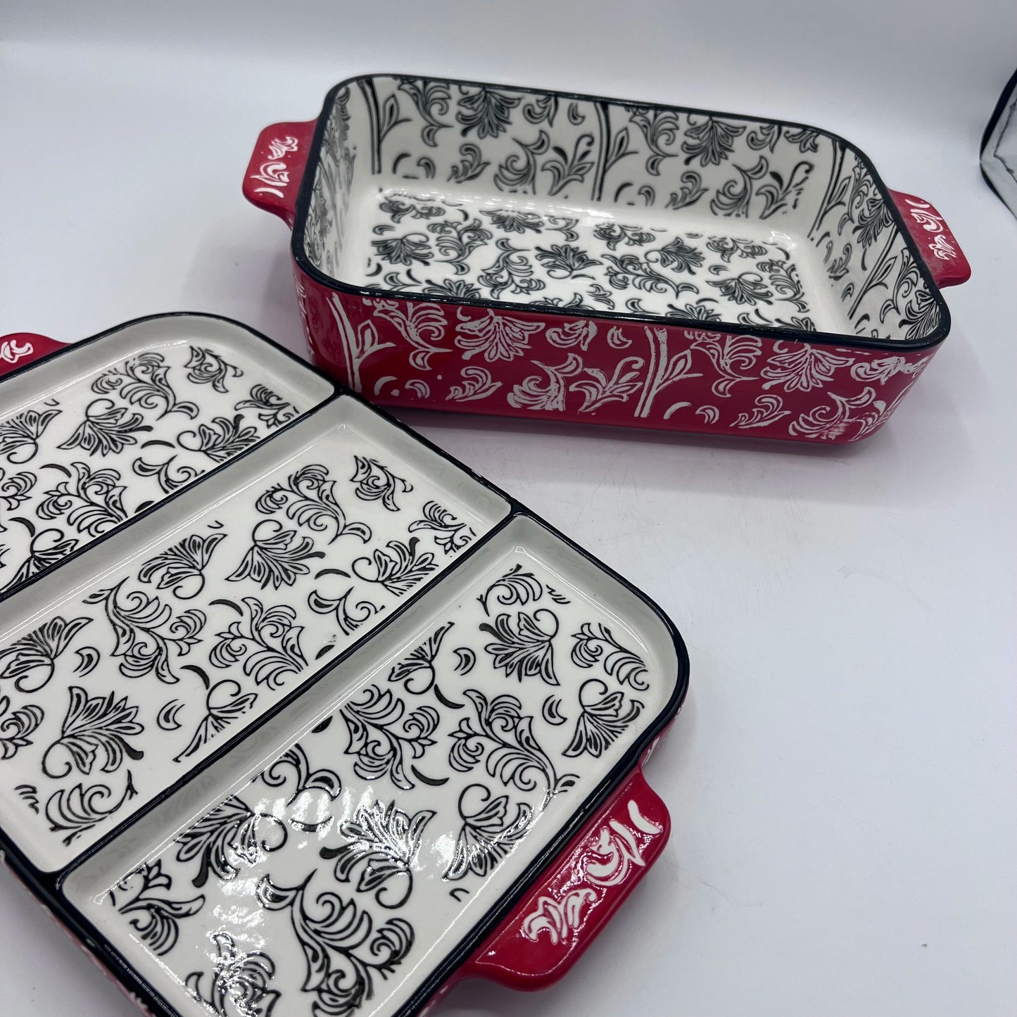Plat à Gratin Rectangulaire en Céramique Rouge et Blanc à Motifs Floraux avec Couvercle Compartimenté